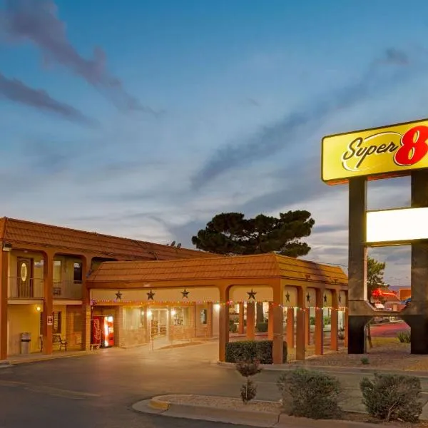 Super 8 by Wyndham El Paso Airport, hotell i Horizon City