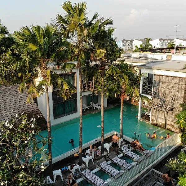 Paragon Inn, hotel v Lat Krabangu