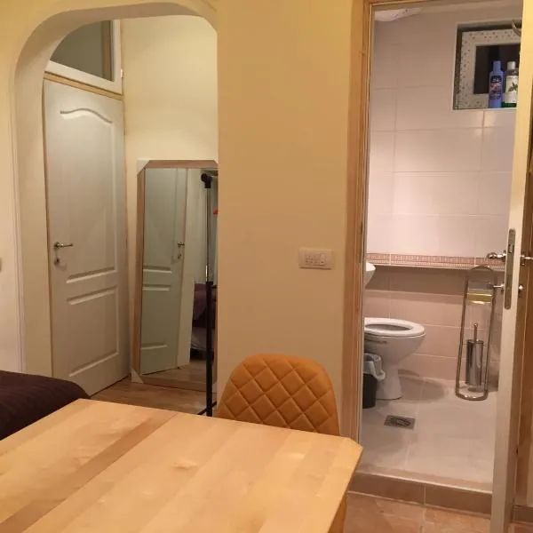 Crown Street Garden Studio, hotel a Belgrad