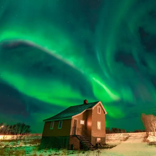 Bogstrand, Dverbergveien 11, 8485 Dverberg, hotel en Risøyhamn