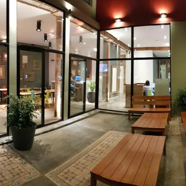 Circus Hostel&Hotel Montevideo、モンテビデオのホテル