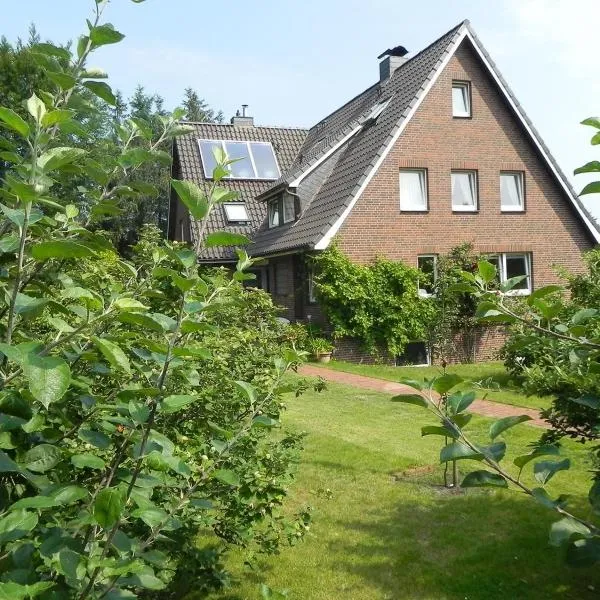 Haus *Üüs Aran* Wohnung Nr. 1, hotel in Nebel