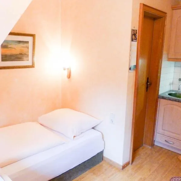 Haus *Üüs Aran* Wohnung Nr. 5, hotel in Nebel
