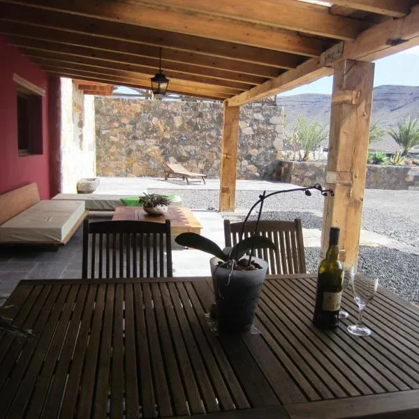 Casa Perenquén, hotel v destinaci La Pared