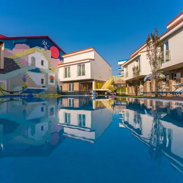 Nayino Resort Hotel, hotel en Năvodari