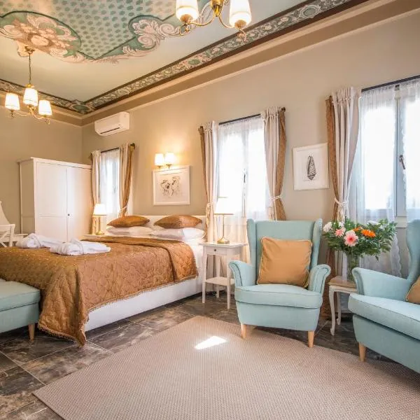 Symi Nautilus Luxury Suites: Sömbeki şehrinde bir otel