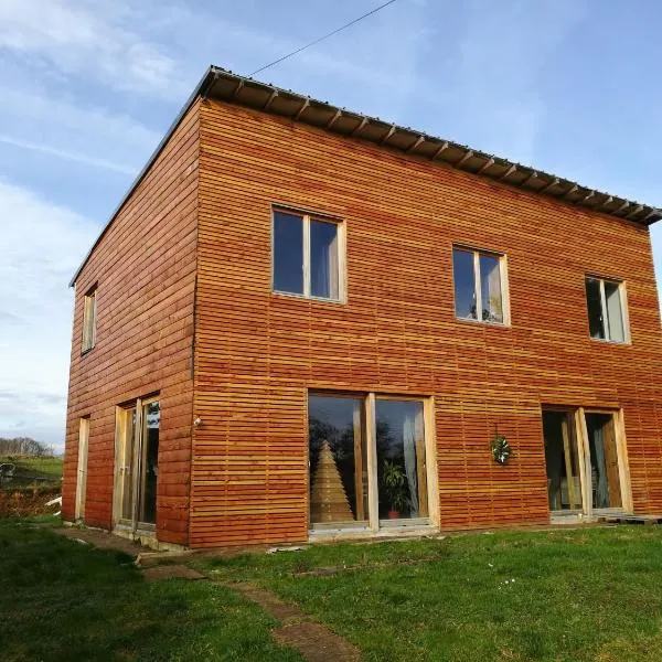 Maison ecologique en paille, hotel v destinaci La Chapelle-Enchérie