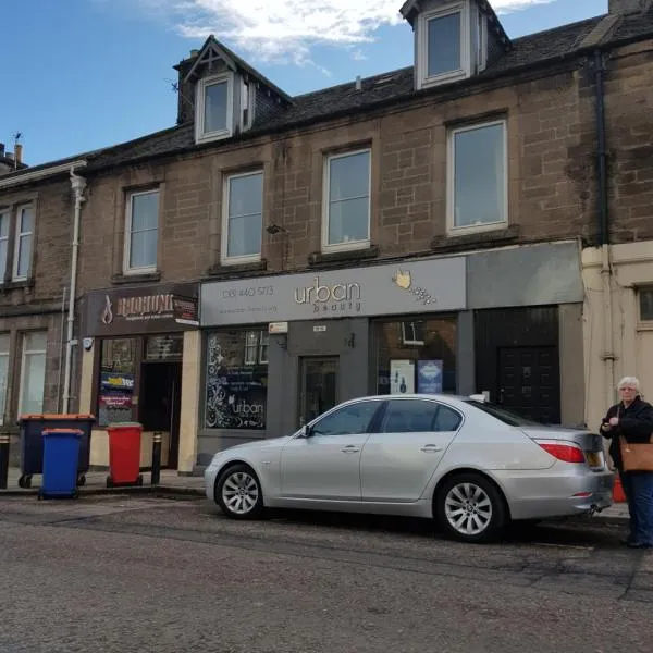 89 Clerk Street, hotel en Loanhead