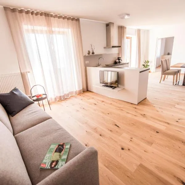 Weinberg Apartments & Acquarenacard, hotel v destinaci Naz-Sciaves