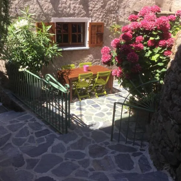Casa a Stretta, hotel v destinaci Castello-di-Rostino