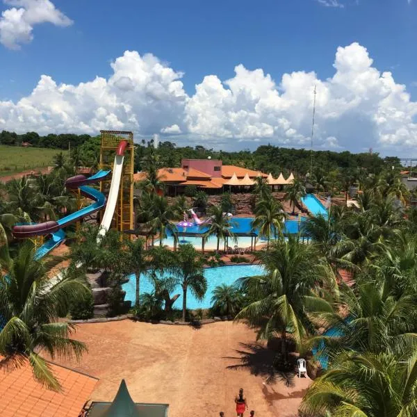 Grandes Lagos Resorts e Parque Aquático, hotel v destinaci Santa Clara dʼOeste