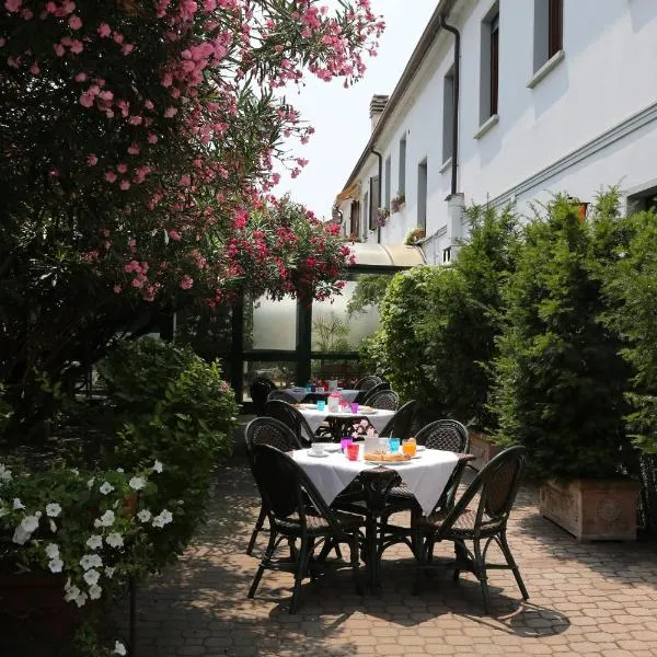 Hotel Il Granaio, hotel Porto Mantovanóban