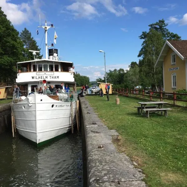 Brådtom Slusscafé & Stugor, hotel en Östra Ryd