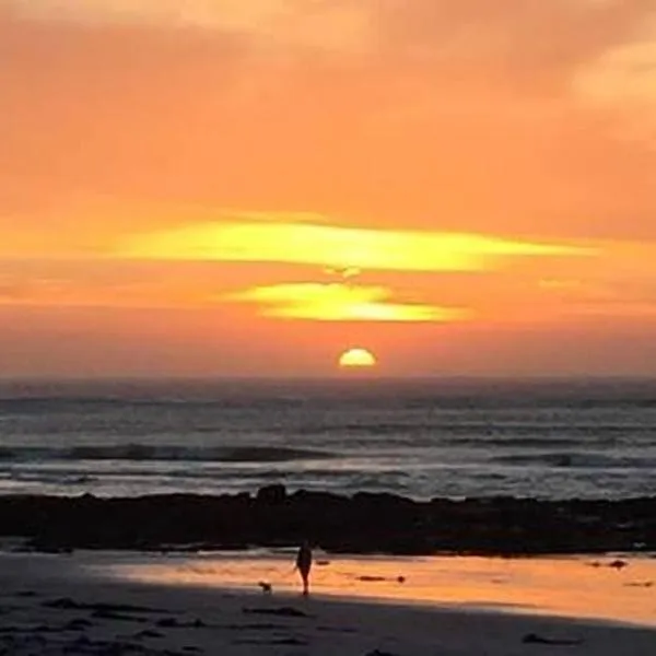 Wavey Beach Room, hotel in Melkbosstrand