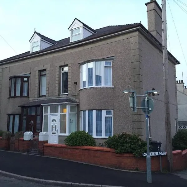 홀리헤드에 위치한 호텔 @33 Fab Townhouse