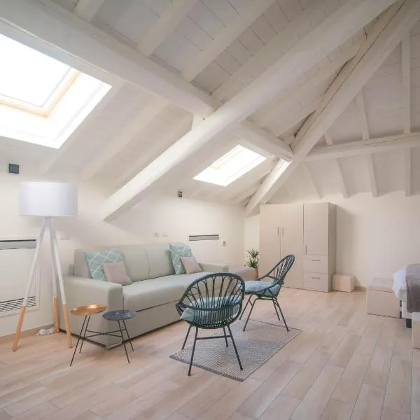 Comonfive Apartments, hotel Comóban