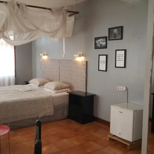 Q-Bar & Guesthouse, hotel v destinaci Dar es Salaam