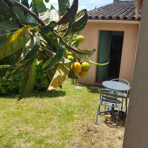 Grand studio – hotel w mieście La Roquette-sur-Siagne