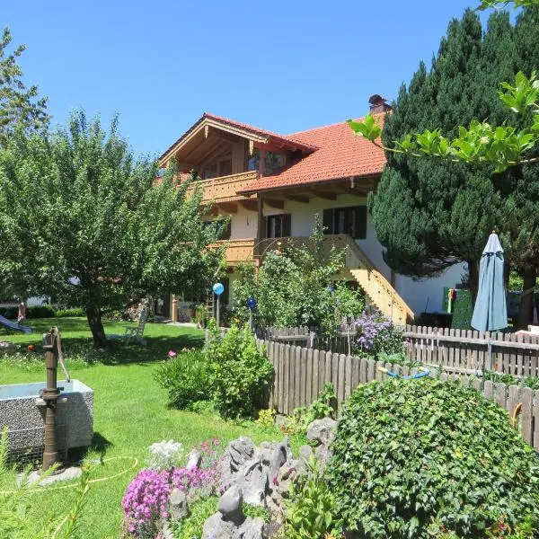 Landhaus Familie Doll Ferienwohnung Emerde, hotel em Bichl