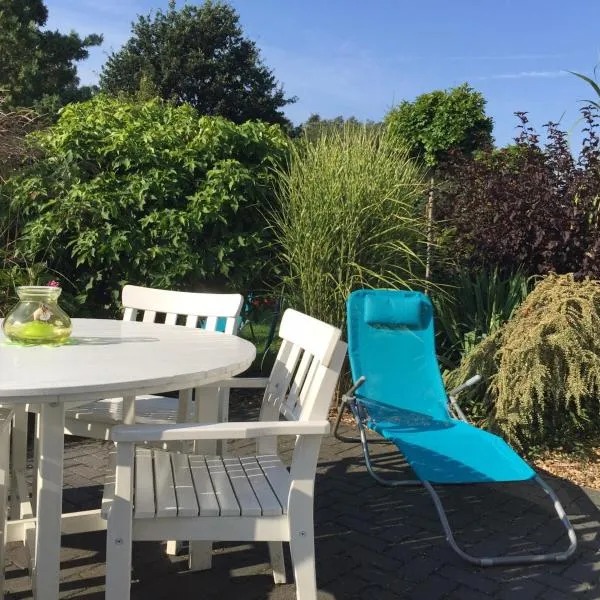 Bungalow am Haff, hotel v destinaci Grambin