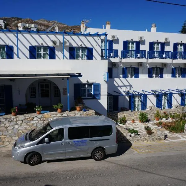 Adonis Hotel Naxos، فندق في Kóronos