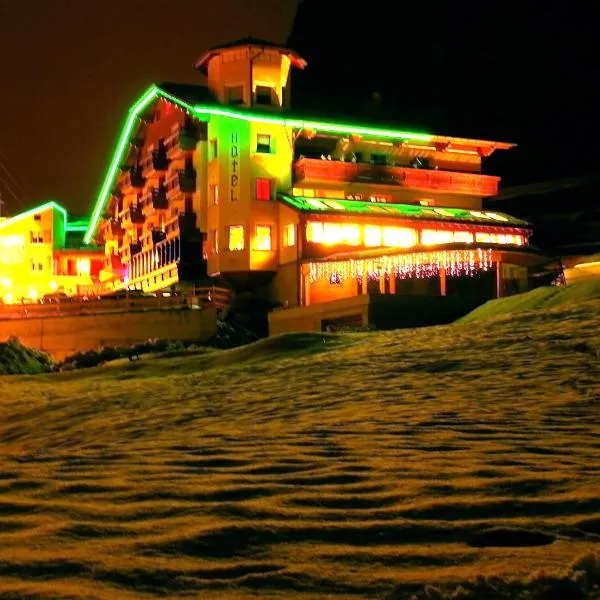 Alps Oriental Wellness HOTEL, viešbutis mieste Prata Camportaccio