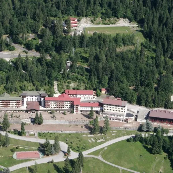 Bella Italia & EFA Village, hotel em Forni Avoltri