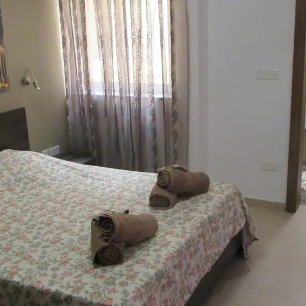 Carina Court Apartment, hotel a Marsaskala