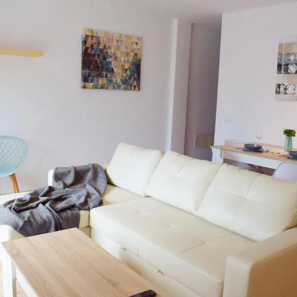 CARABEO (Pza. Clara Campoamor), hotel i Nerja