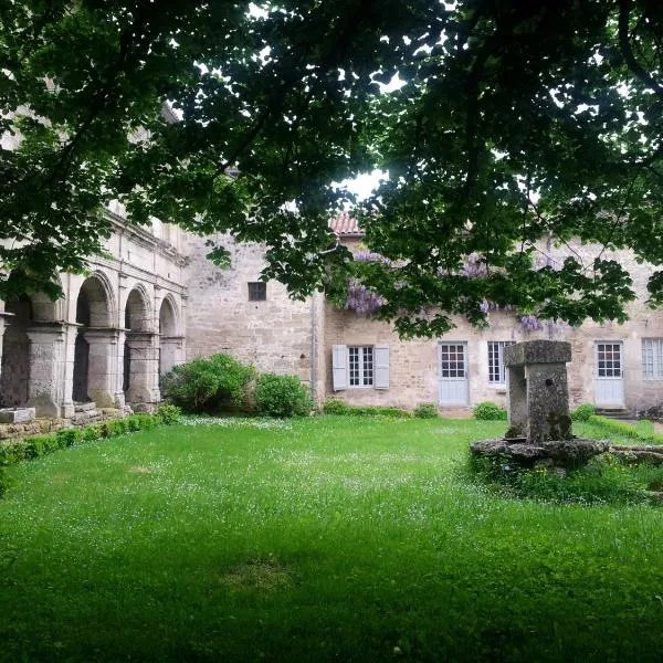 Le prieuré Saint Barthélémy, hotel en Azay-le-Brûlé