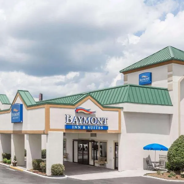 Baymont by Wyndham Greensboro/Coliseum, отель в городе Гринсборо