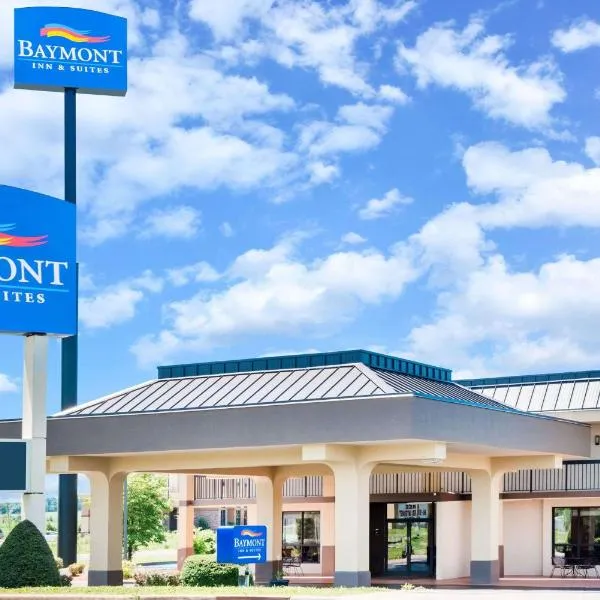 Baymont by Wyndham Clarksville Northeast، فندق في أوك جروف