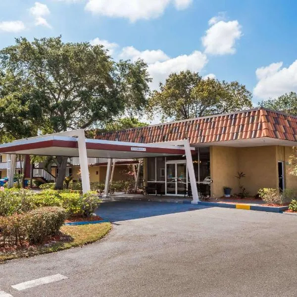 Baymont by Wyndham Sarasota: Point O'Rocks şehrinde bir otel
