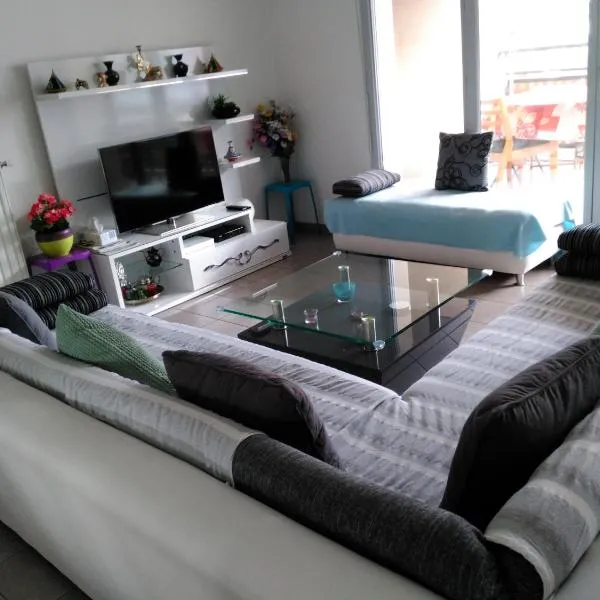 Appartement F3 avec Parking privée, hotelli kohteessa Saint-Priest