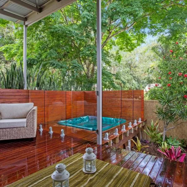 Beach Cottage Coolum Beach with Spa and Fire Table, hotel di Coolum Beach