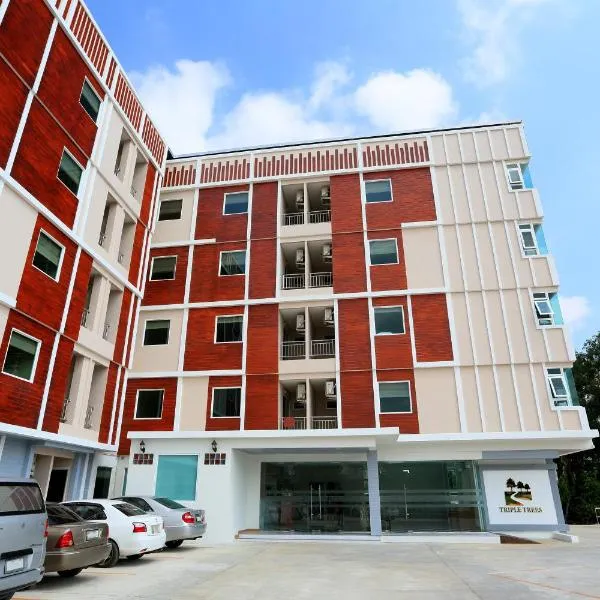 Triple Trees Hotel, hotel in Pathum Thani
