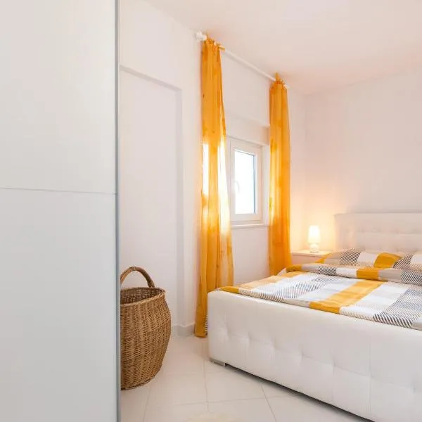 Apartments Bernarda, Hotel in Skrbčići