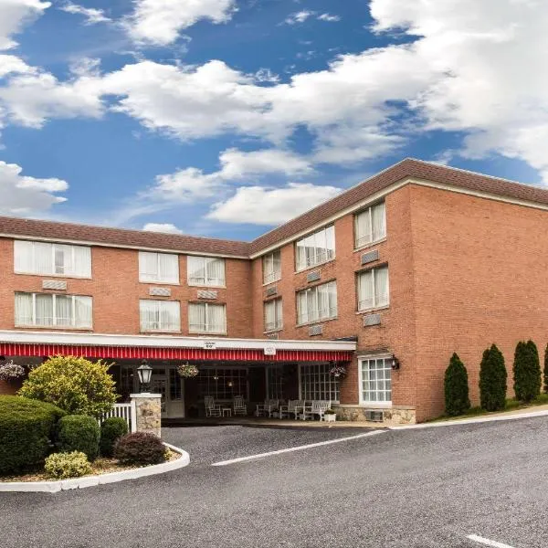 Ramada by Wyndham Ligonier, hotel in Stahlstown