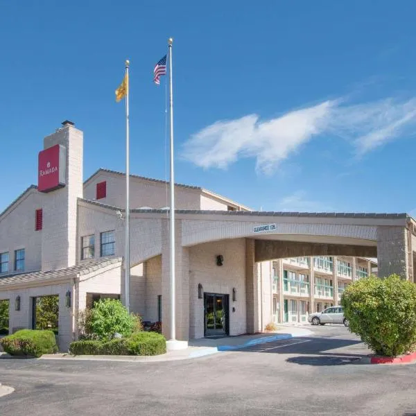 Ramada by Wyndham Albuquerque Airport, hotelli kohteessa Albuquerque