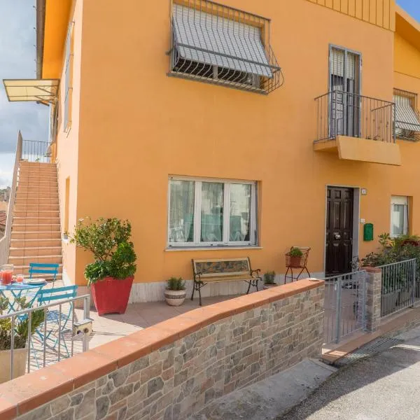 Casa Linda, a due passi dal mare โรงแรมในนูมานา