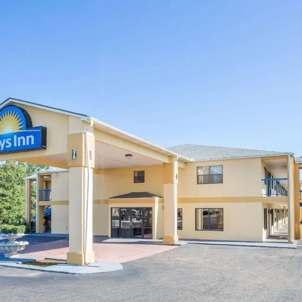Days Inn by Wyndham Enterprise, hotell i Ozark