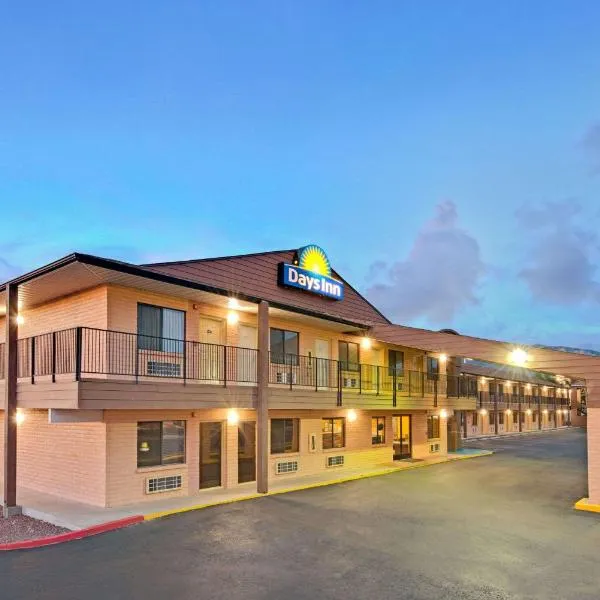 Days Inn by Wyndham East Albuquerque โรงแรมในCedar Crest