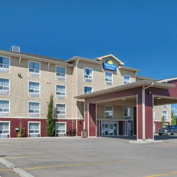 Days Inn & Suites by Wyndham Cochrane, hotel v mestu Cochrane