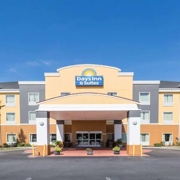 Days Inn & Suites by Wyndham Savannah North I-95, hotel v destinaci Port Wentworth