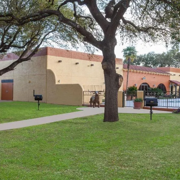 Days Inn by Wyndham Uvalde, hotel in Uvalde