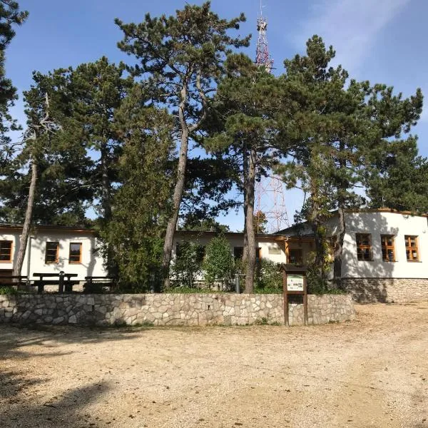 Rotter Lajos Turistaház, hotel di Pilisvörösvár