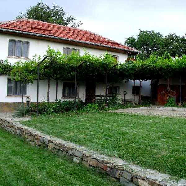 Holiday Home Life, khách sạn ở Tryavna
