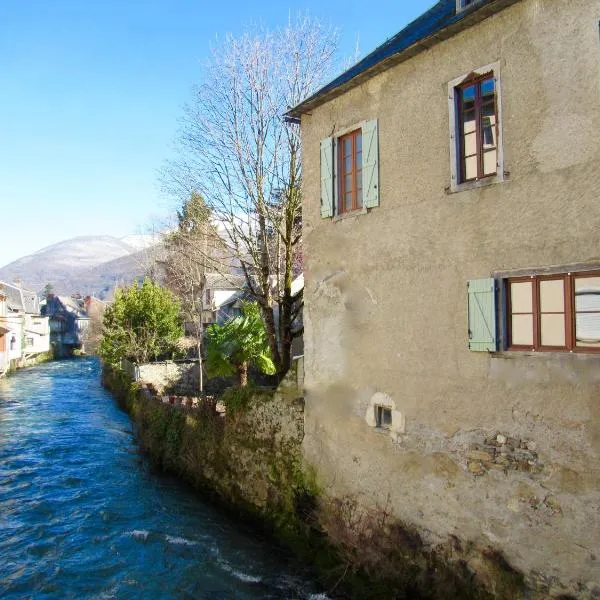 Les Deux Rives, hotel in Saléchan