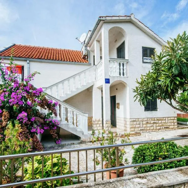 Apartment Nada, hotel a Petrcane