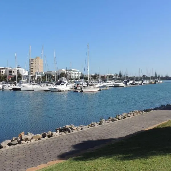 Glenelg - Marina Retreat, готель у місті Ґленелґ